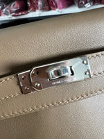 Hermès Beige De Weimar Swift Retourne Kelly 25 PHW Handbag